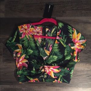Tropical crop top 🌿